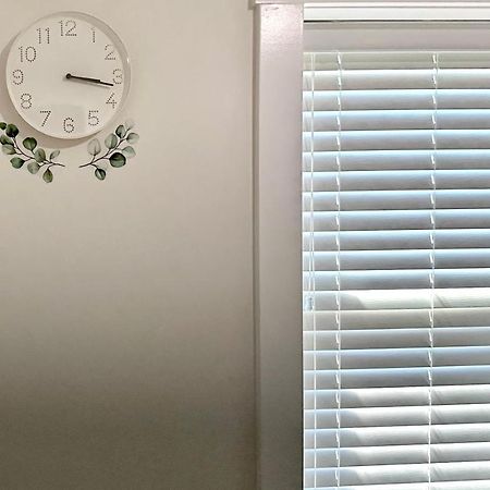 2Br 1.5Ba Full Kitchen Private Guest House - Free Parking - Central Location Vancouver Dış mekan fotoğraf