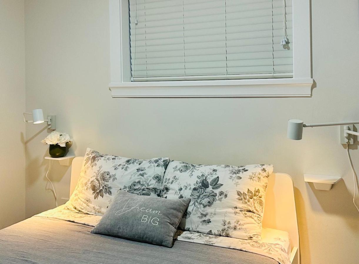 2Br 1.5Ba Full Kitchen Private Guest House - Free Parking - Central Location Vancouver Dış mekan fotoğraf