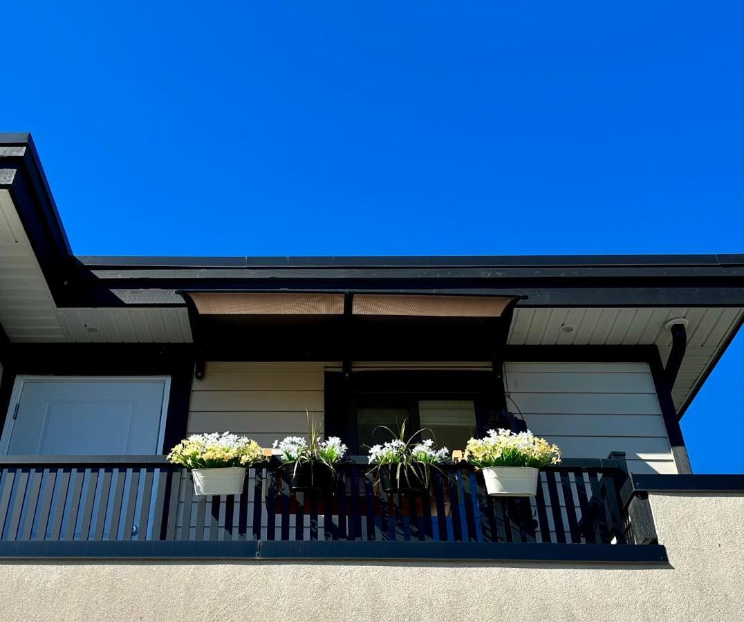 2Br 1.5Ba Full Kitchen Private Guest House - Free Parking - Central Location Vancouver Dış mekan fotoğraf